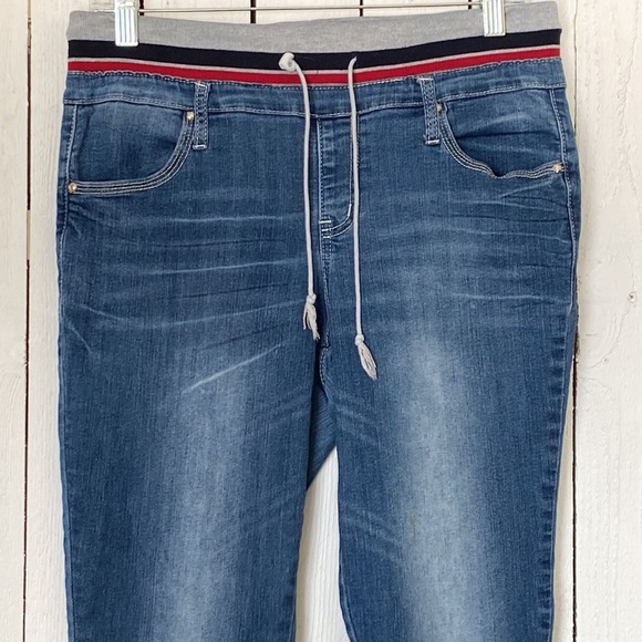 Almost Famous Jeans - Picture 2 of 8